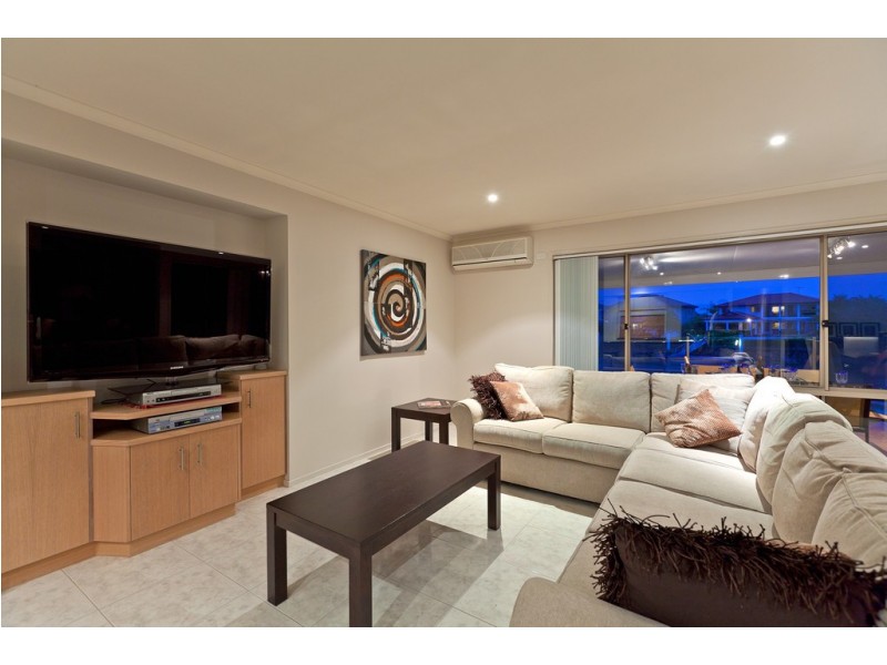 16 Carling Court, Raby Bay QLD 4163