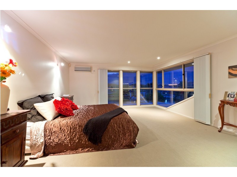 16 Carling Court, Raby Bay QLD 4163