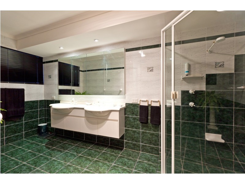 16 Carling Court, Raby Bay QLD 4163