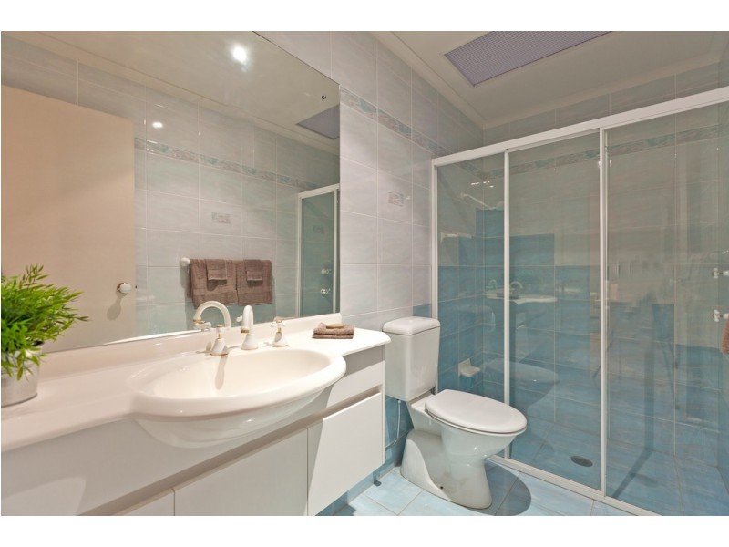 16 Carling Court, Raby Bay QLD 4163