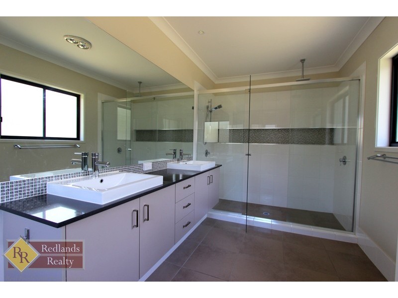 6 Anhs Place, Wellington Point QLD 4160