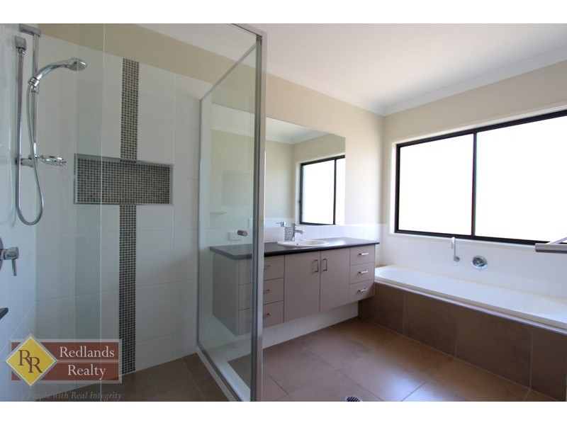 6 Anhs Place, Wellington Point QLD 4160