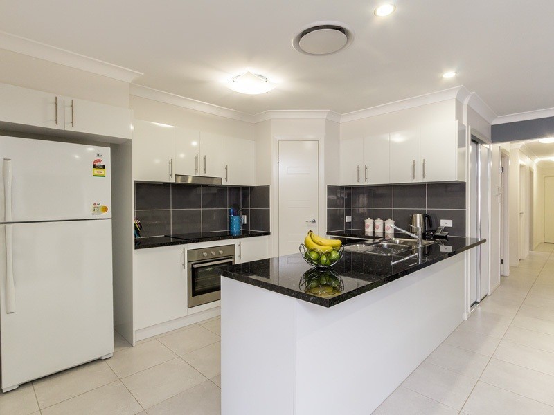 13 Riley Peter Place, Cleveland QLD 4163