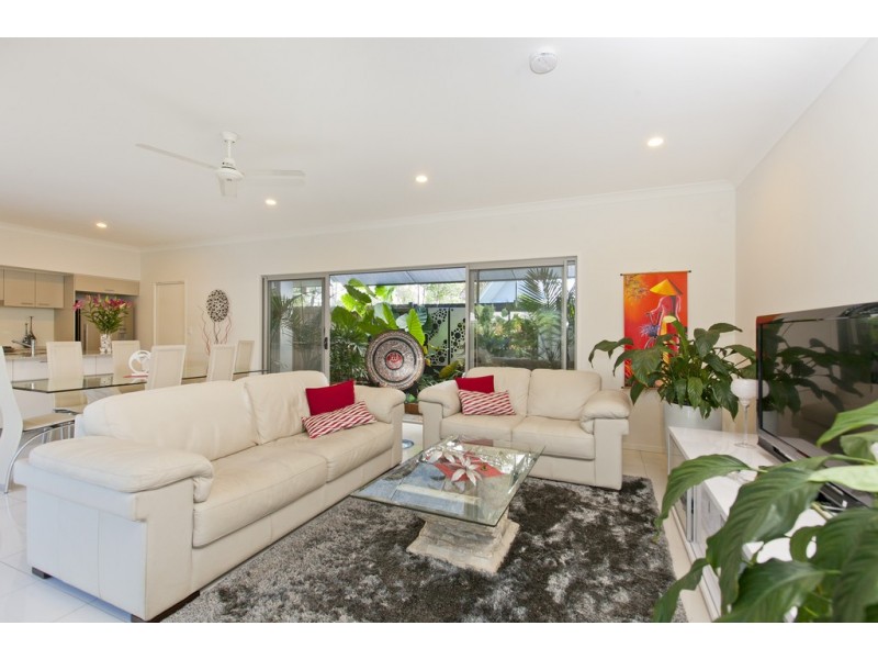 8 Clyde Court, Wakerley QLD 4154