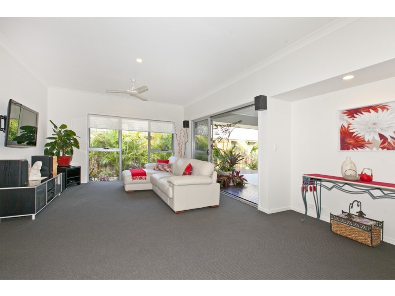 8 Clyde Court, Wakerley QLD 4154