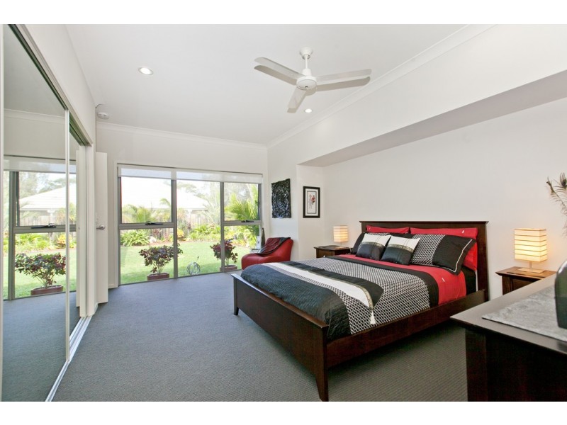 8 Clyde Court, Wakerley QLD 4154