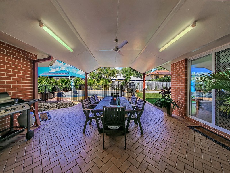 22 Lanaglen Drive, Birkdale QLD 4159