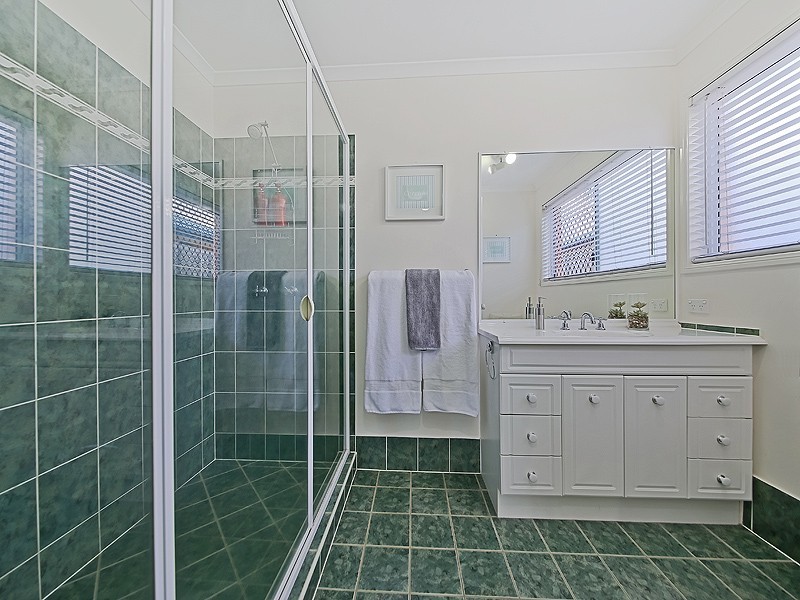 22 Lanaglen Drive, Birkdale QLD 4159