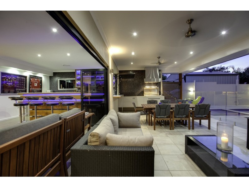 2 Trafalgar Vale Avenue, Wellington Point QLD 4160