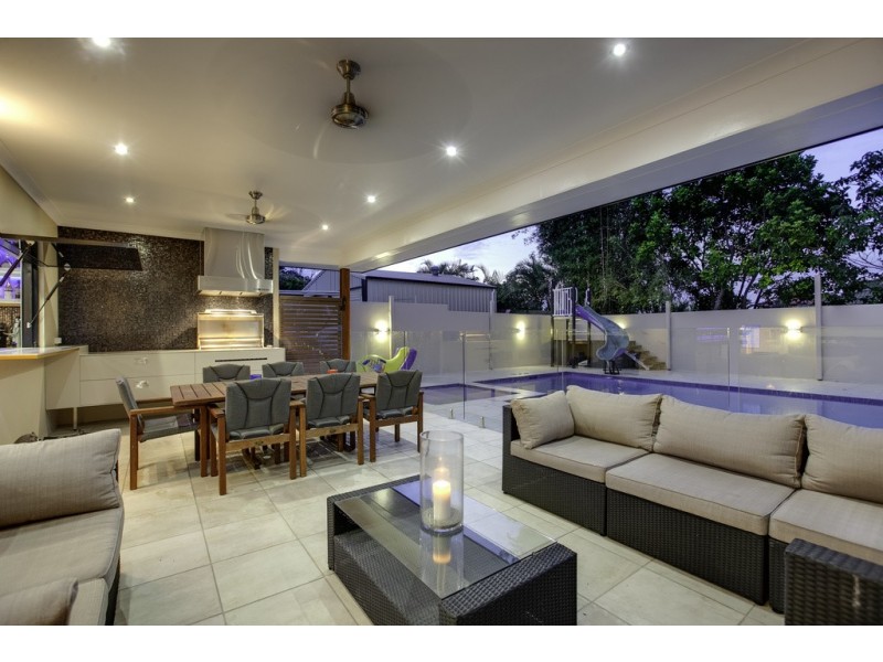 2 Trafalgar Vale Avenue, Wellington Point QLD 4160