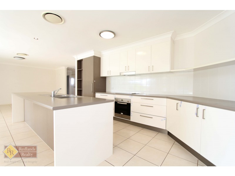 10 Omac Street, Redland Bay QLD 4165