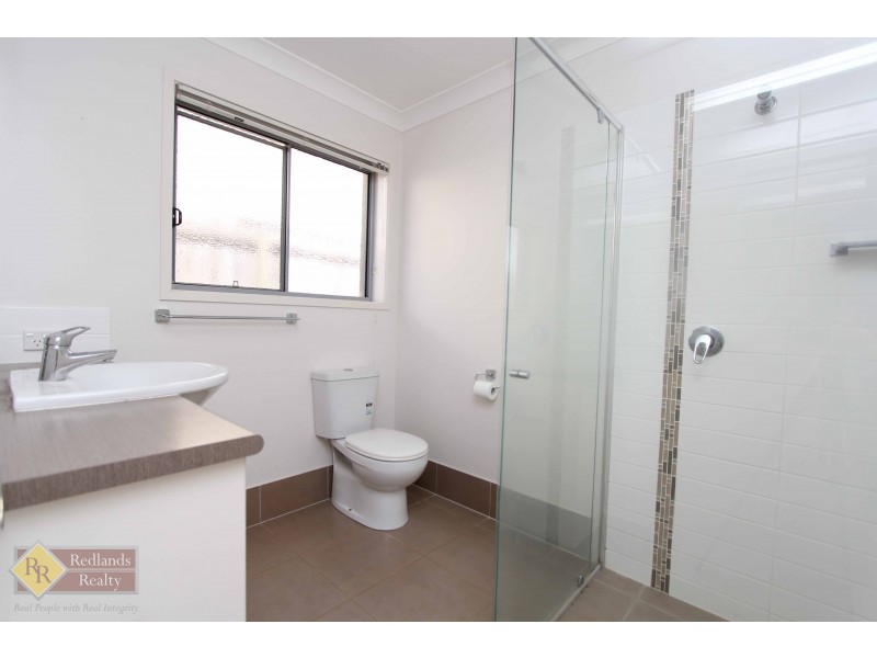 10 Omac Street, Redland Bay QLD 4165