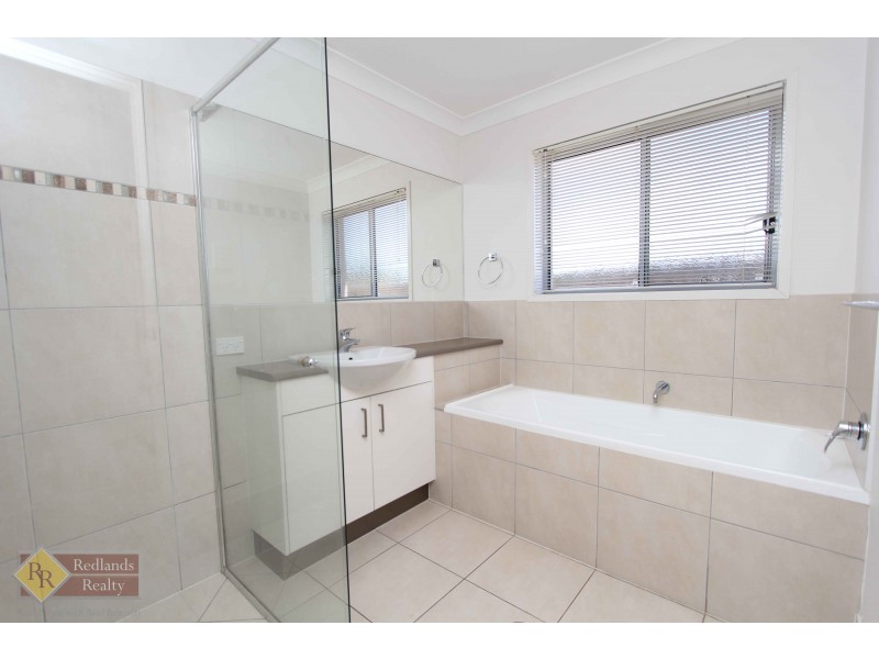 10 Omac Street, Redland Bay QLD 4165