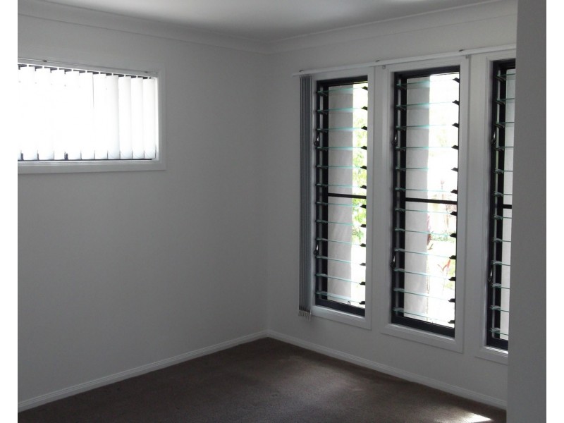 1/2 Jabiru Place, Cleveland QLD 4163