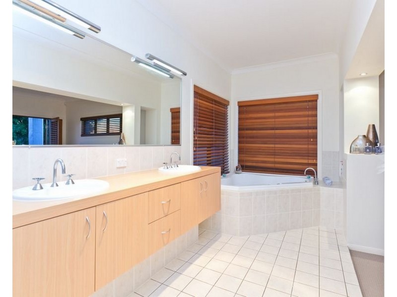 8 Paxton Street, Raby Bay QLD 4163
