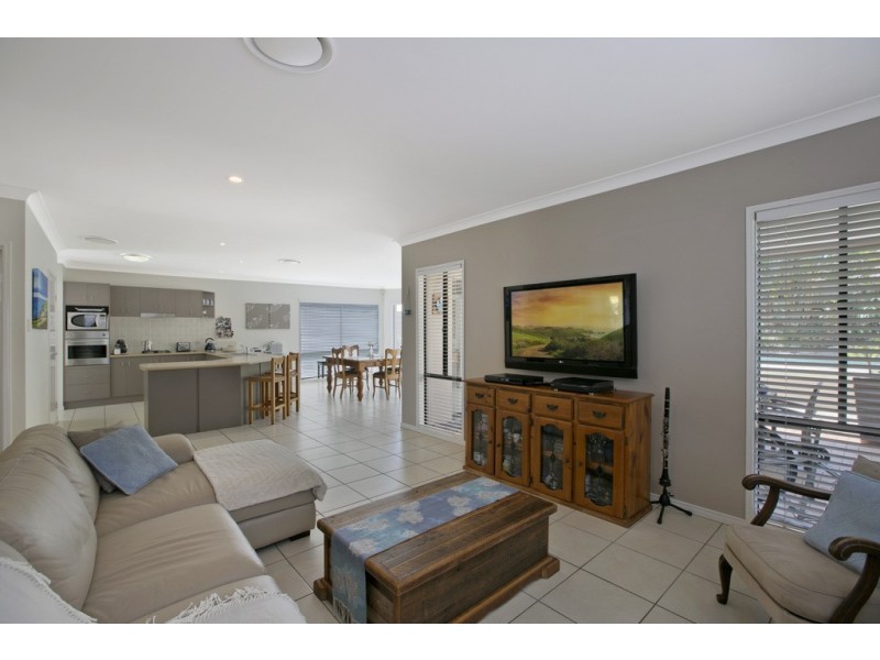 89 Penzance Drive, Redland Bay QLD 4165