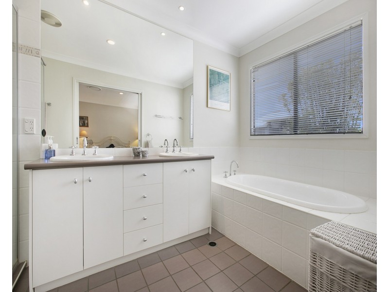 89 Penzance Drive, Redland Bay QLD 4165