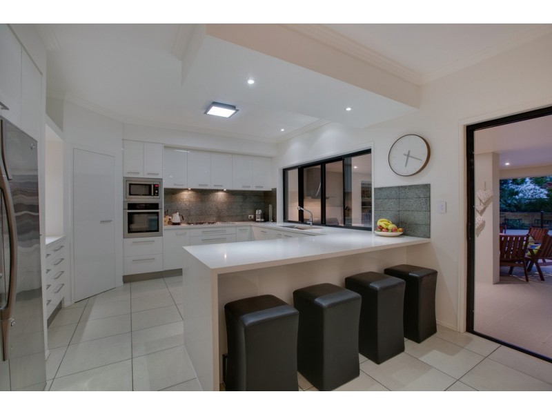 4 Bayfields Avenue, Wellington Point QLD 4160