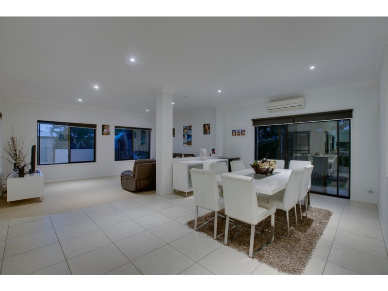 4 Bayfields Avenue, Wellington Point QLD 4160