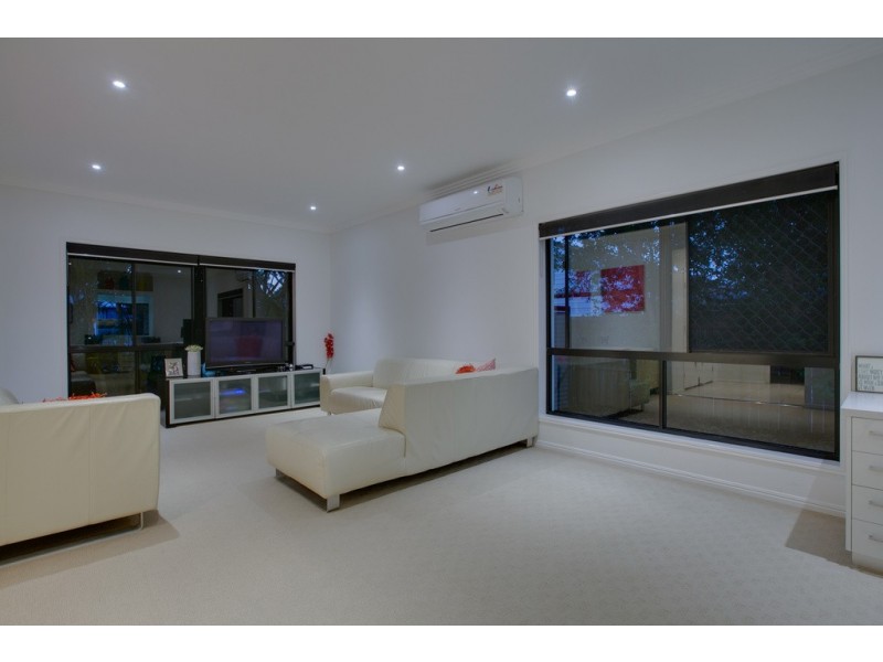 4 Bayfields Avenue, Wellington Point QLD 4160