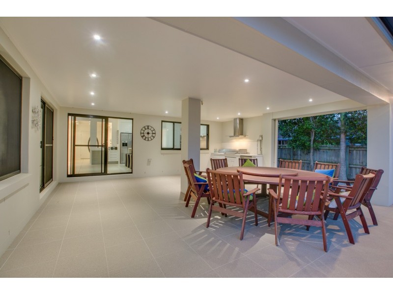 4 Bayfields Avenue, Wellington Point QLD 4160