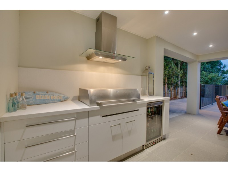 4 Bayfields Avenue, Wellington Point QLD 4160