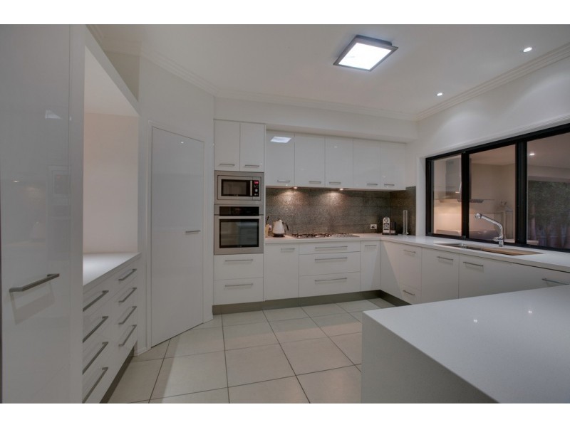 4 Bayfields Avenue, Wellington Point QLD 4160