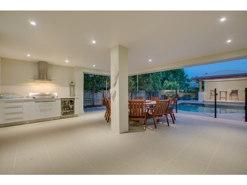 4 Bayfields Avenue, Wellington Point QLD 4160