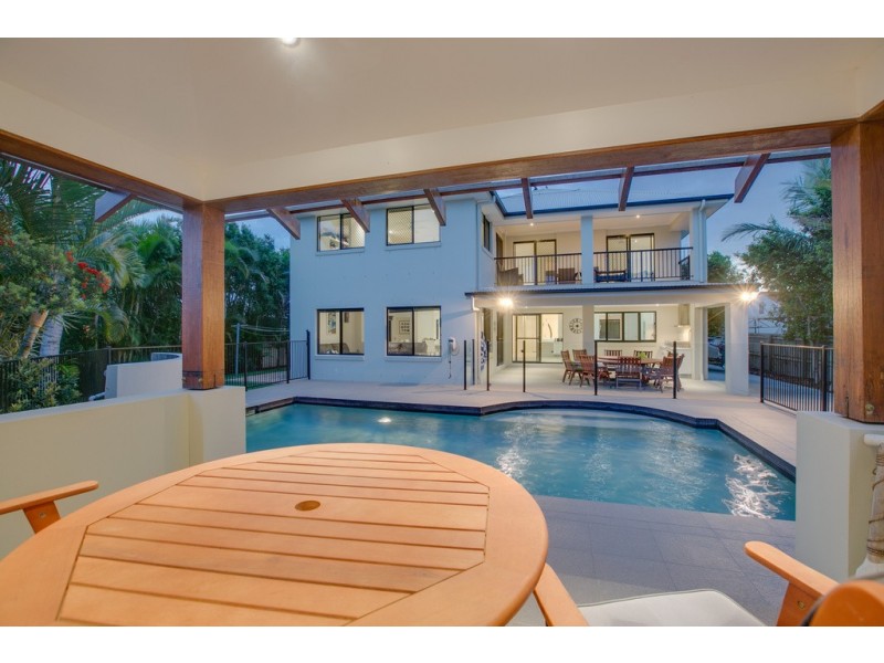 4 Bayfields Avenue, Wellington Point QLD 4160