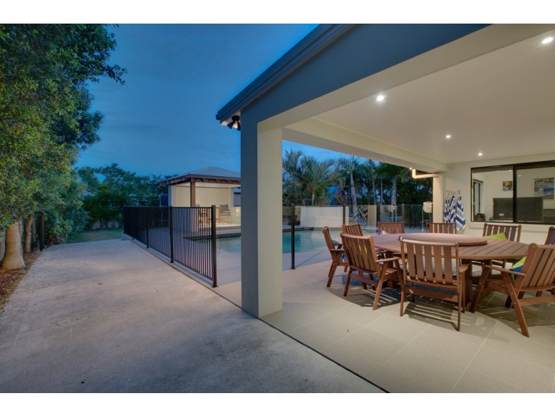 4 Bayfields Avenue, Wellington Point QLD 4160