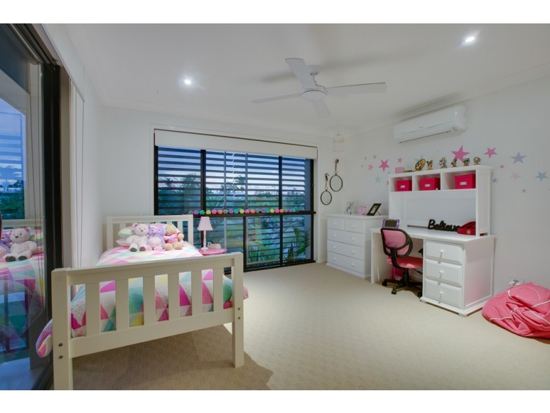 4 Bayfields Avenue, Wellington Point QLD 4160