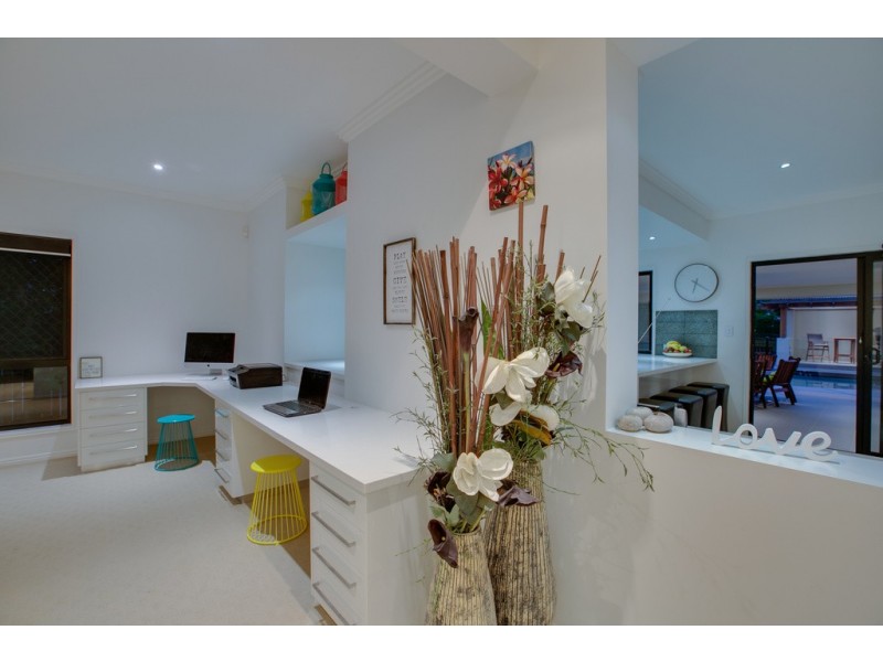 4 Bayfields Avenue, Wellington Point QLD 4160