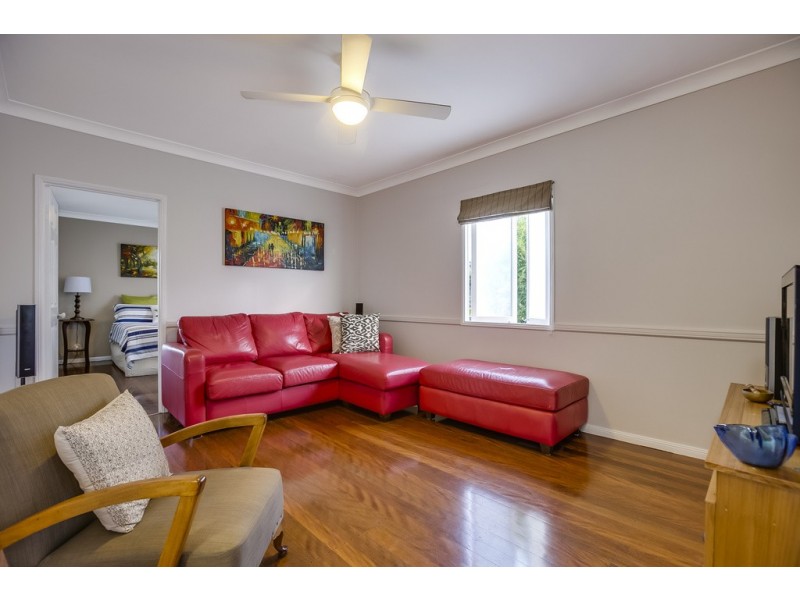 63 Thomas Street, Birkdale QLD 4159