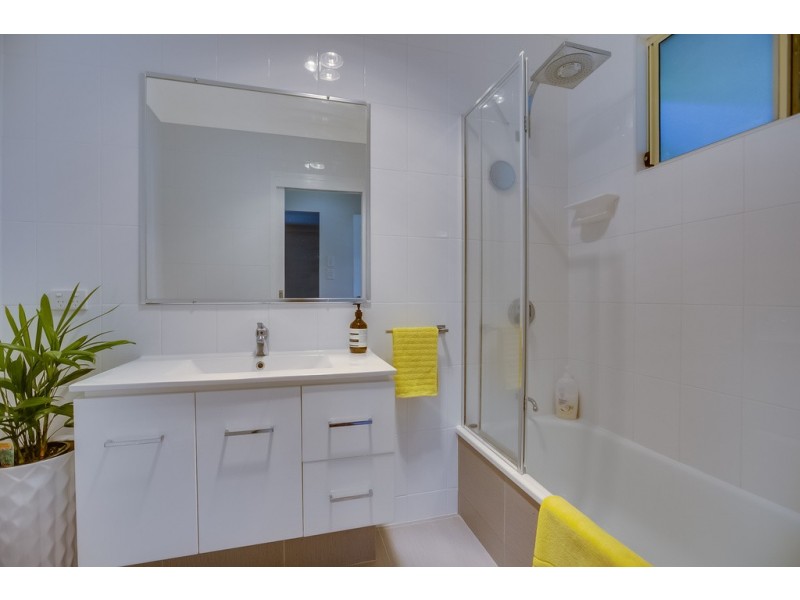 63 Thomas Street, Birkdale QLD 4159