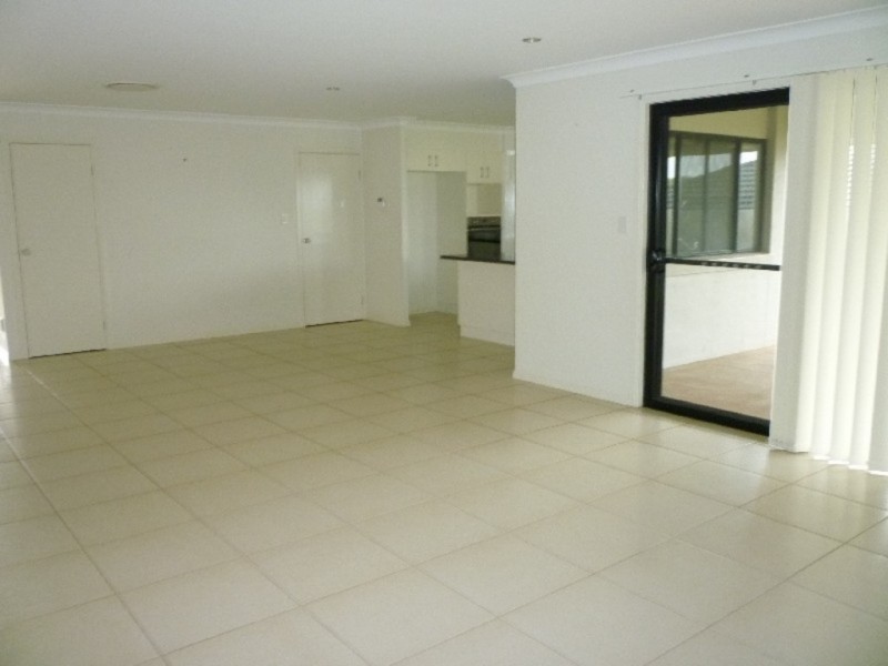 30 Aquila Street, Redland Bay QLD 4165