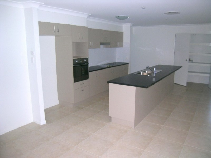 28 Aquila Street, Redland Bay QLD 4165