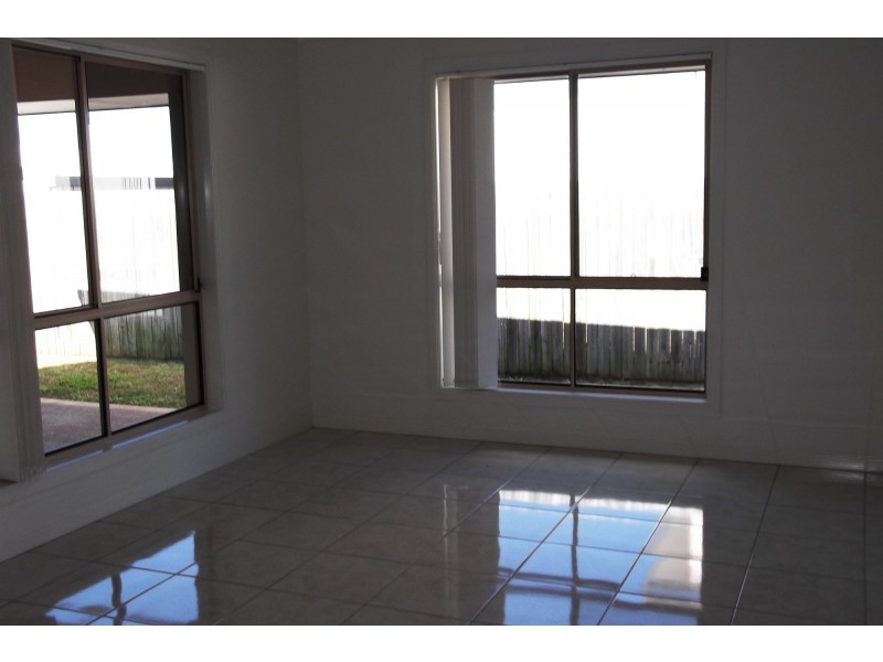 17 Poynter Street, Redland Bay QLD 4165