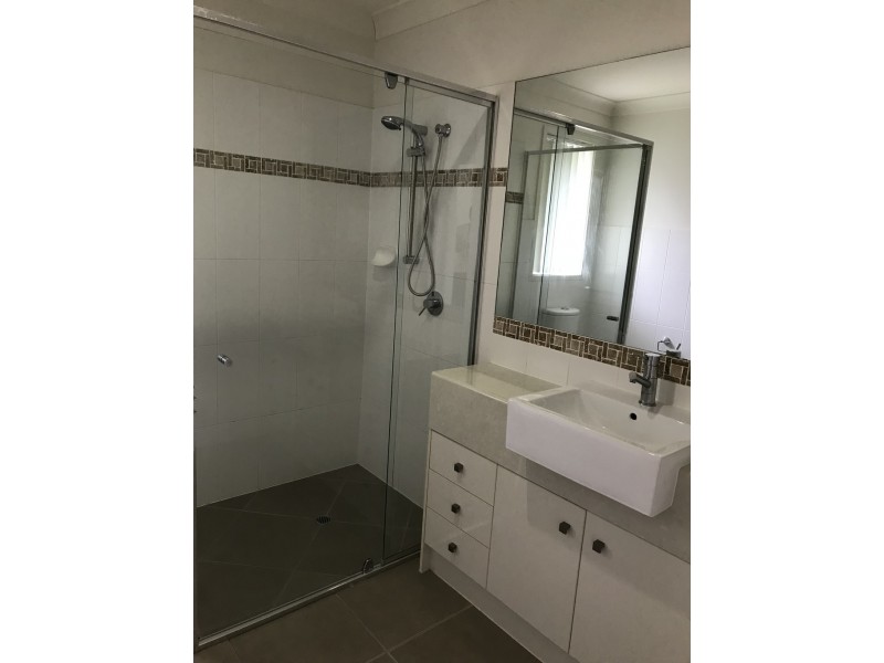 279 Railway Parade, Birkdale QLD 4159