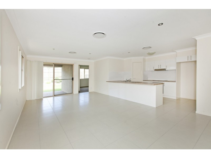 11 Riley Peter Place, Cleveland QLD 4163