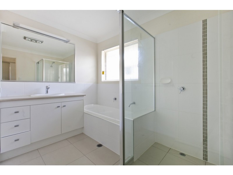 11 Riley Peter Place, Cleveland QLD 4163