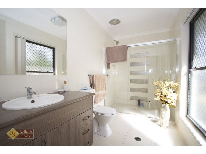 76 Macdonald Street, Lota QLD 4179