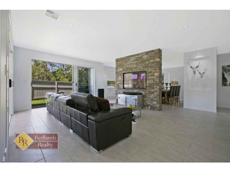 10 Sandalwood Street, Thornlands QLD 4164