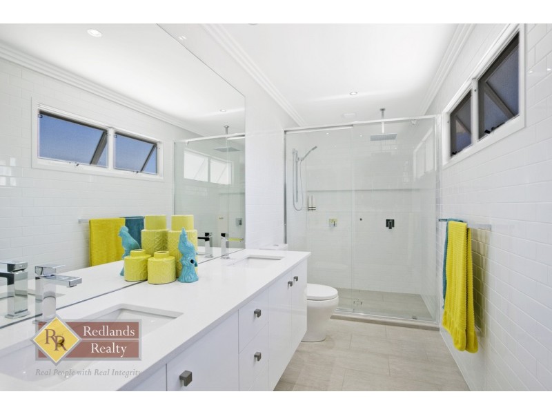 10 Sandalwood Street, Thornlands QLD 4164