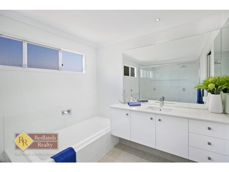 10 Sandalwood Street, Thornlands QLD 4164