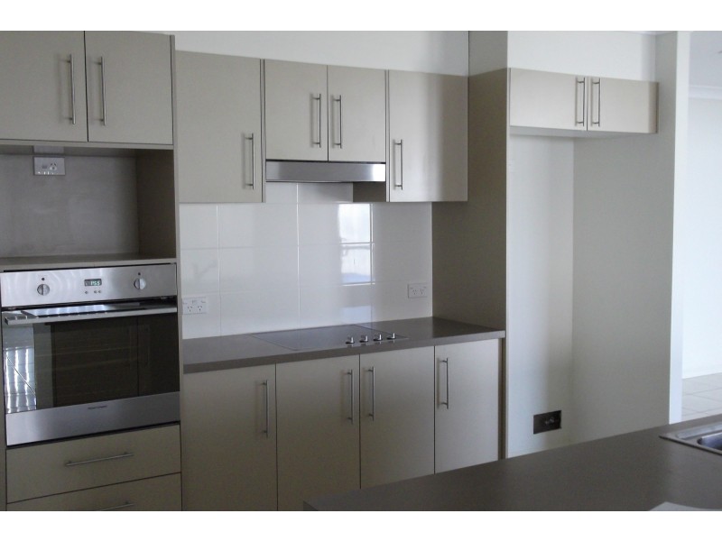 17 Poynter Street, Redland Bay QLD 4165