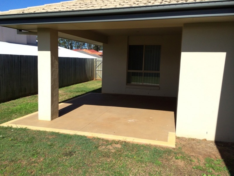 17 Poynter Street, Redland Bay QLD 4165