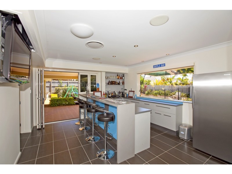 15 Trafalgar Vale Avenue, Wellington Point QLD 4160