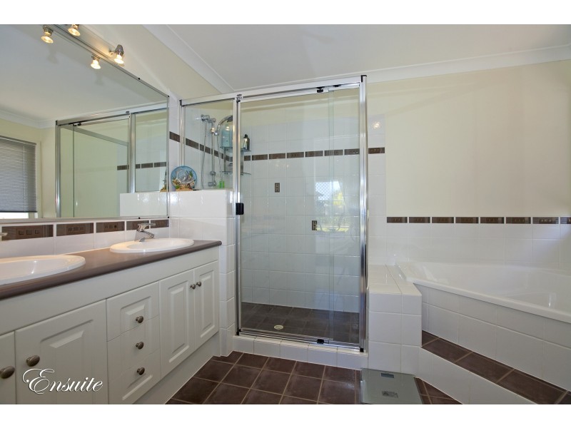 15 Trafalgar Vale Avenue, Wellington Point QLD 4160