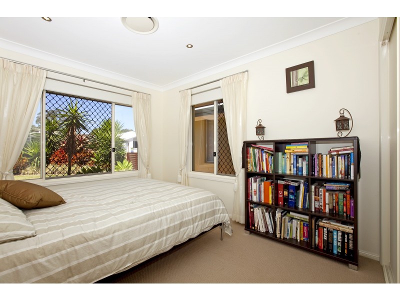 15 Trafalgar Vale Avenue, Wellington Point QLD 4160