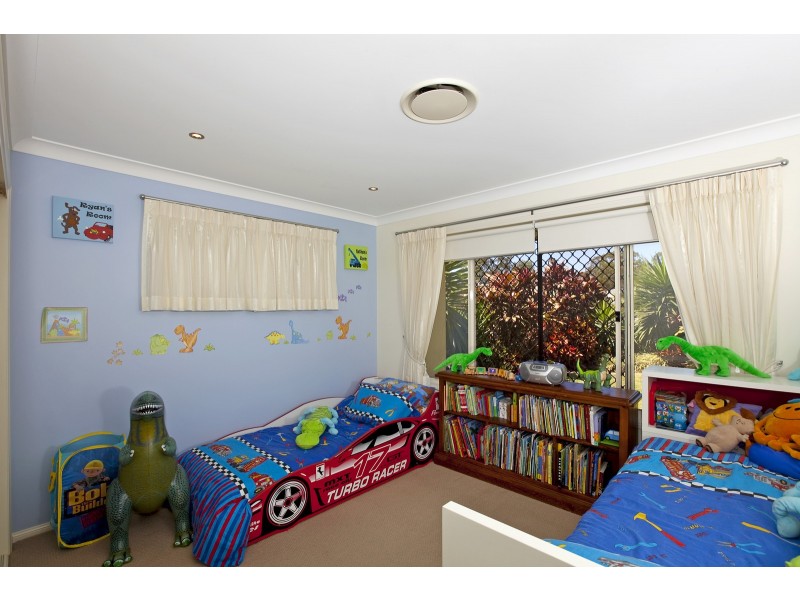 15 Trafalgar Vale Avenue, Wellington Point QLD 4160